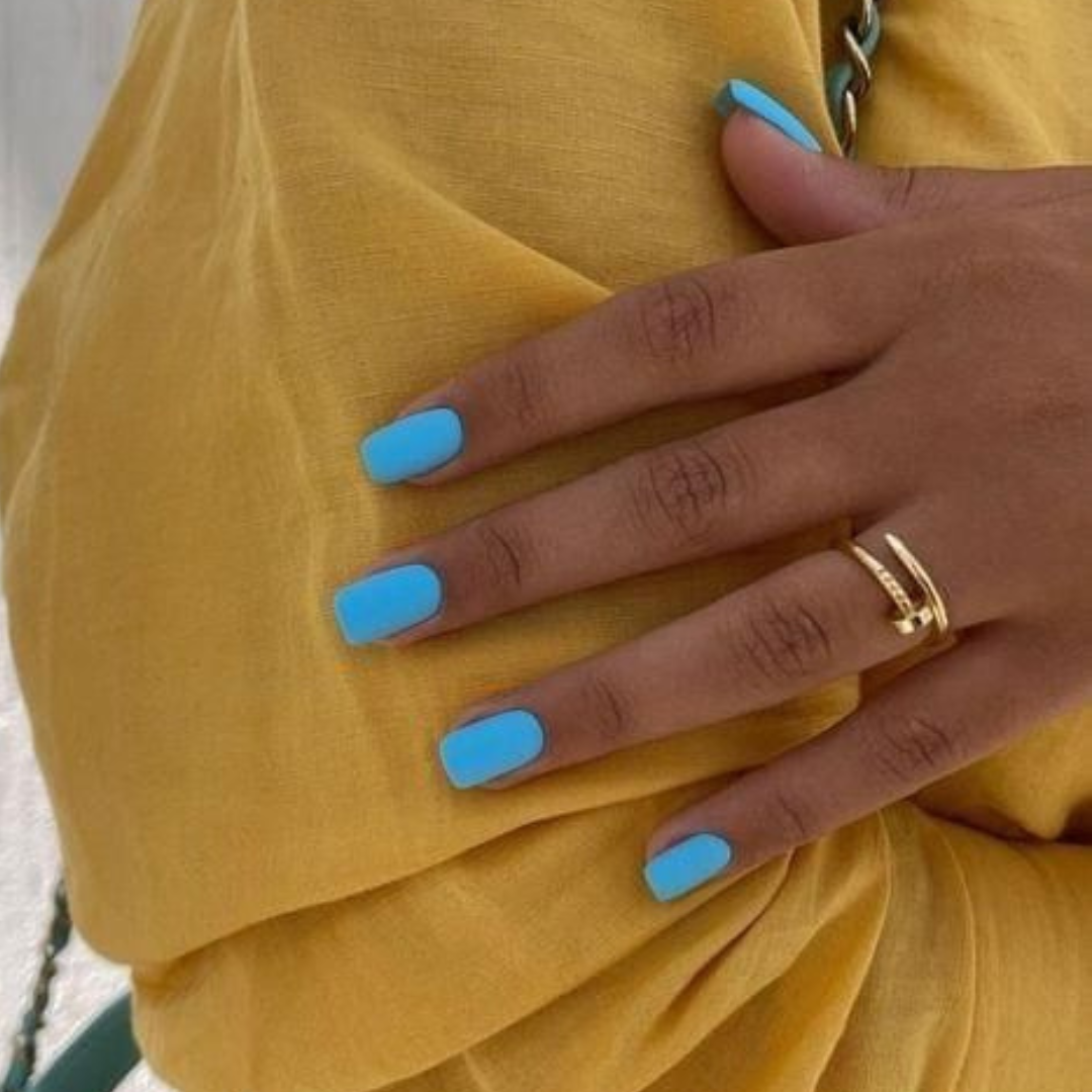 azul clarinho céu manicure em alta para verão 2025